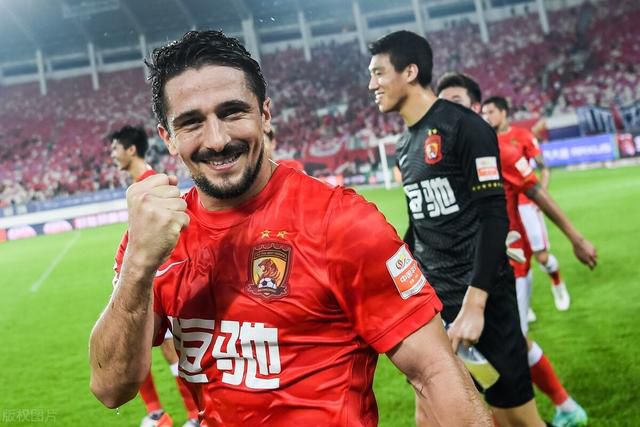 富勒姆中场帕利尼亚的前经纪人梅拉在接受sport1的采访时表示，帕利尼亚仍希望加盟拜仁。